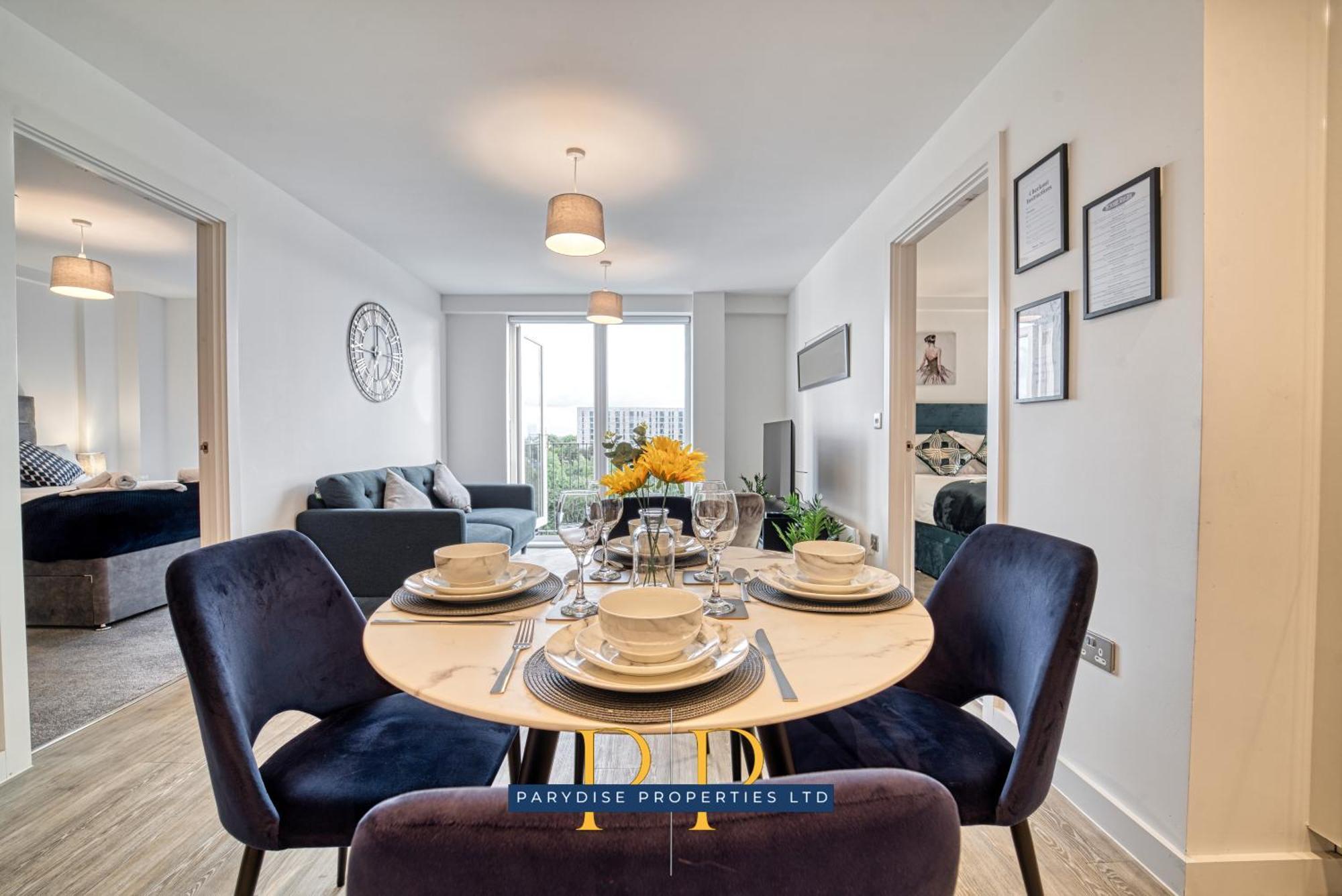 The Middlewood Plaza Suite - By Parydise Properties - Business Or Leisure Stays, Central Location, Sleeps 4, Salford Manchester Extérieur photo